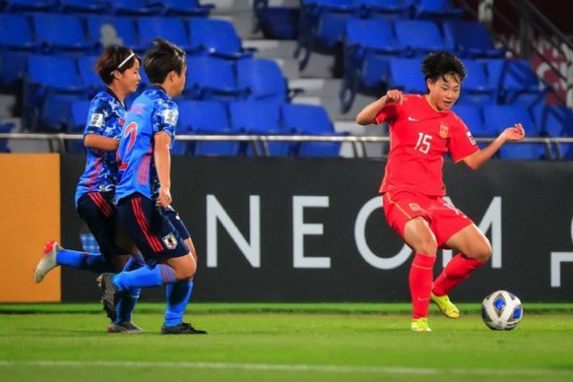 迈尼昂球门球大脚给到前场普利希奇领到禁区一脚搓射破门，米兰2-0弗洛西诺内。